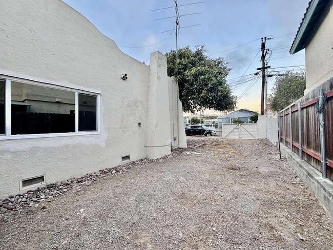 Building Photo - 554 Glover Ave