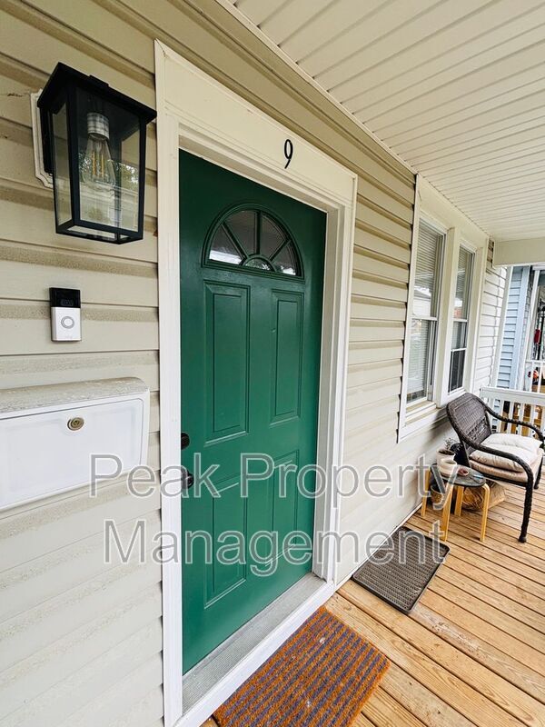 Building Photo - 9 W Broad Rock Rd