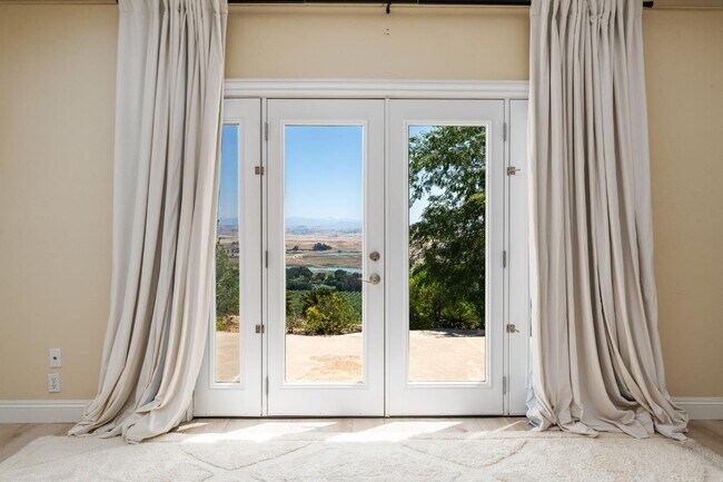 Building Photo - 14215 Killarney Dr