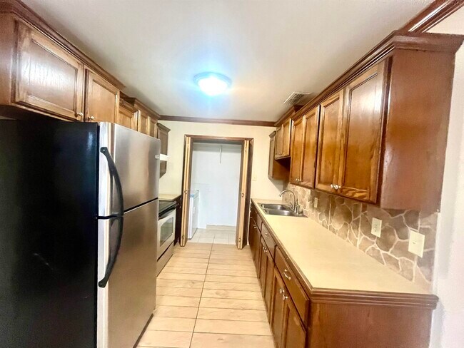 Building Photo - 2704 San Agustin Ave