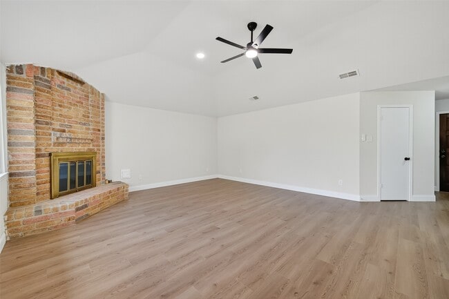 Building Photo - 5530 Oak Falls Dr