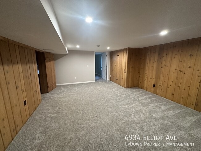 Building Photo - 6934 Elliot Ave