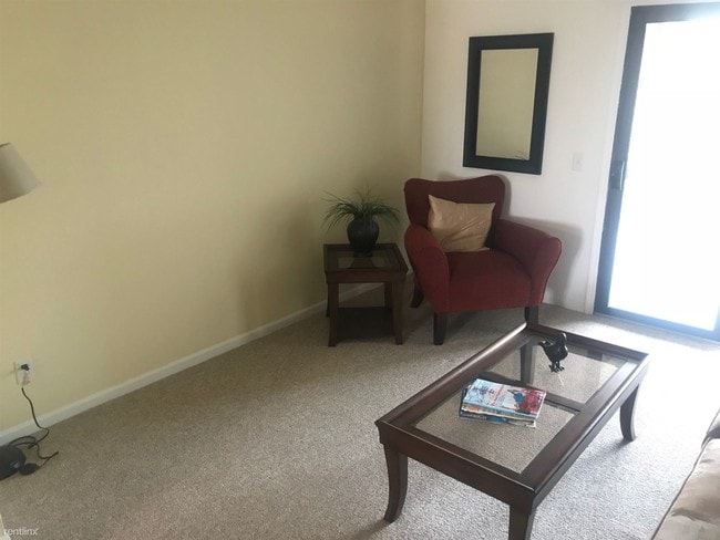 Building Photo - 2600 Woodmeadow Dr SE