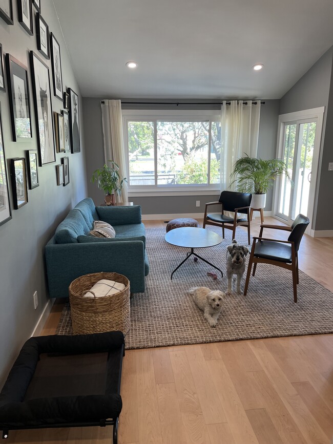 Building Photo - 4340 Snowberry Way