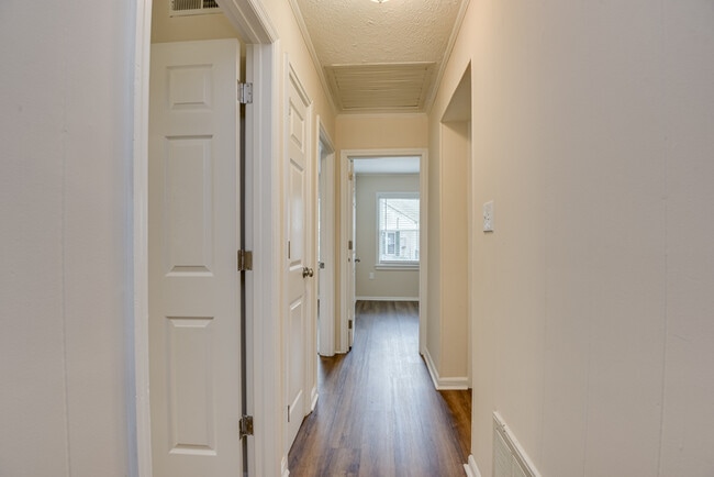 Building Photo - 103 Smallridge St