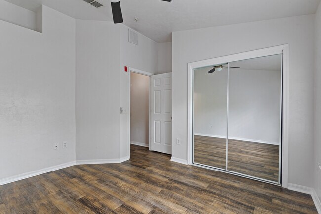 Building Photo - 6519 W Newberry Rd