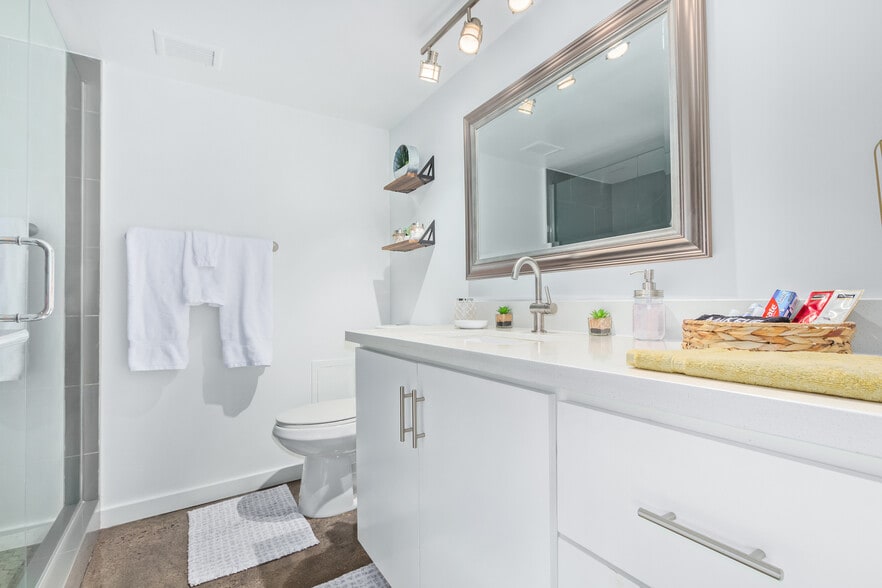 Building Photo - 805 N 4th Ave