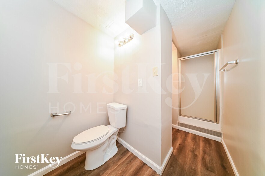 Building Photo - 342 Roxbury Dr