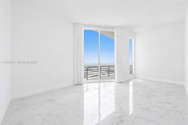 Building Photo - 325 S Biscayne Blvd