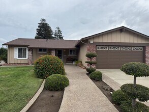 Building Photo - IMMACULATE CORNER 3 BEDROOM/2BATH SINGLE S...