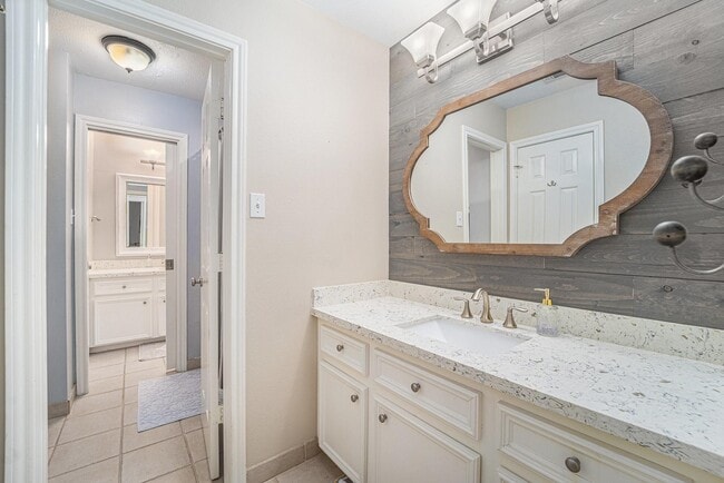 Building Photo - 13602 Springmint Dr