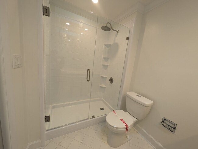 Building Photo - Charming 4 bedroom, 2.5 bath home located in the Raintree Community!