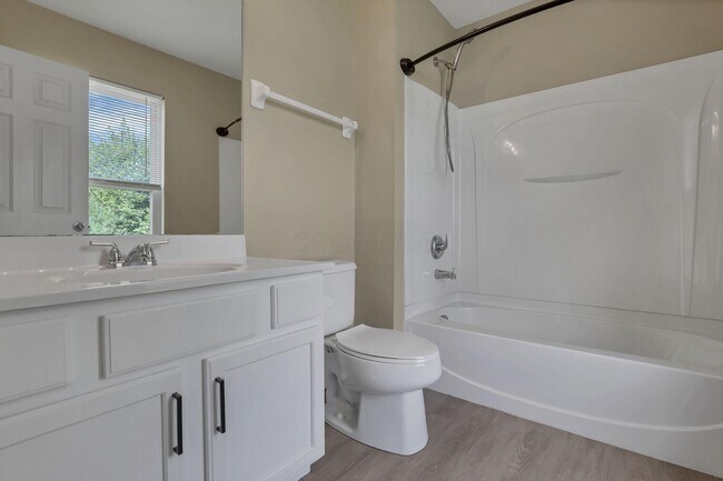 Building Photo - 1218 Green Dr