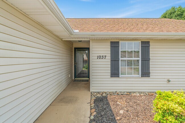 Building Photo - 1037 Stones Throw Ln