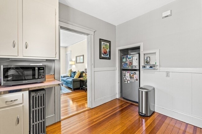 Building Photo - 10 Chestnut St