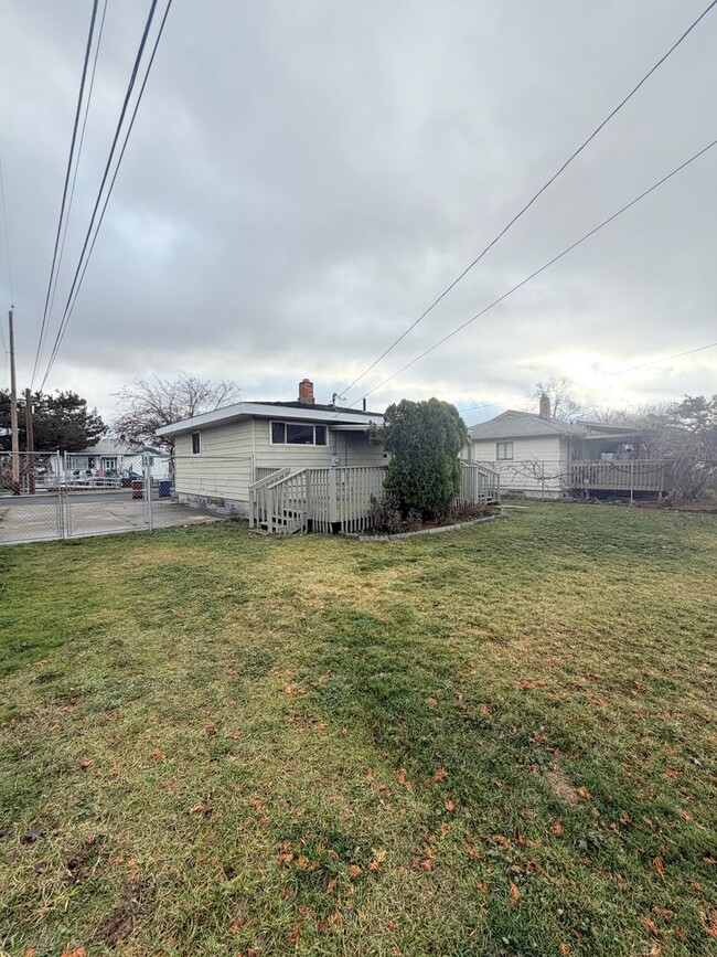 Building Photo - 2515 N Upriver Ct