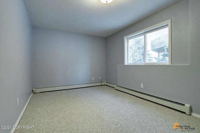 Building Photo - BEAUTIFUL, FULLY UPDATED SINGLE FAMILY HOM...