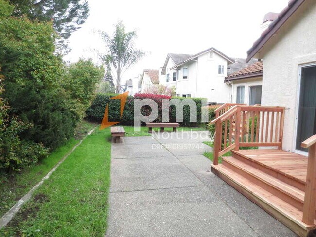 Building Photo - 1918 Orchard View Dr