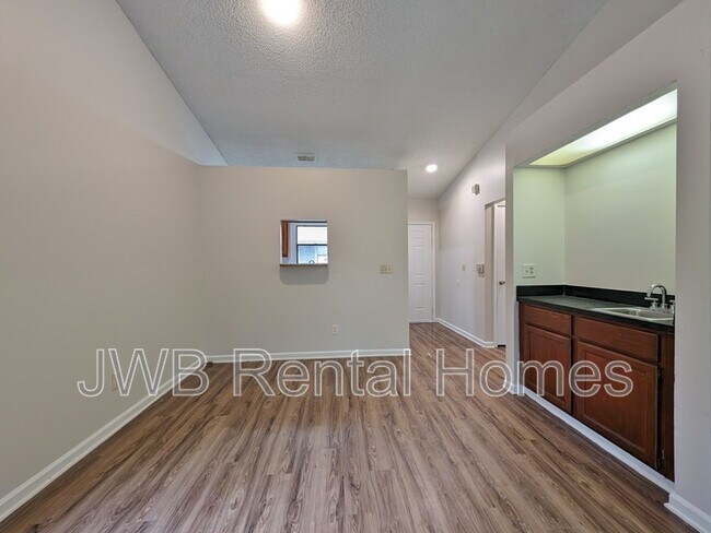 Building Photo - 7635 Indian Lakes Dr