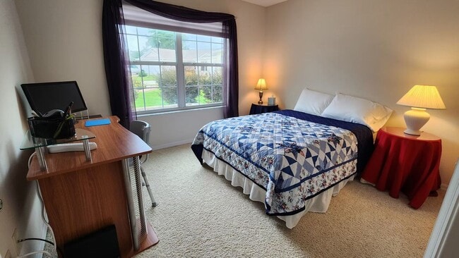 Building Photo - M916 Eastmont (VNSW-18/10)