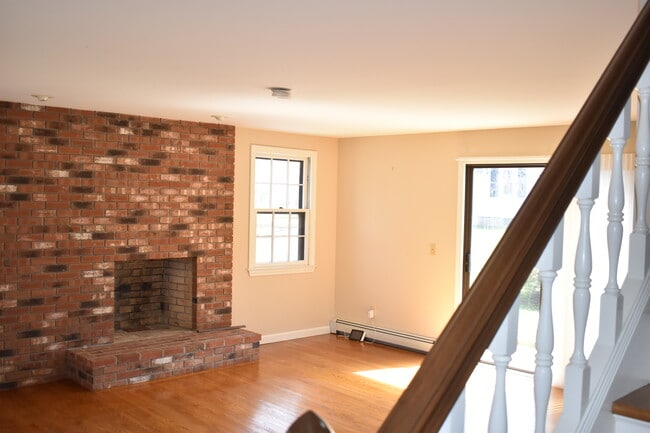 Building Photo - 33 Hartford Ave