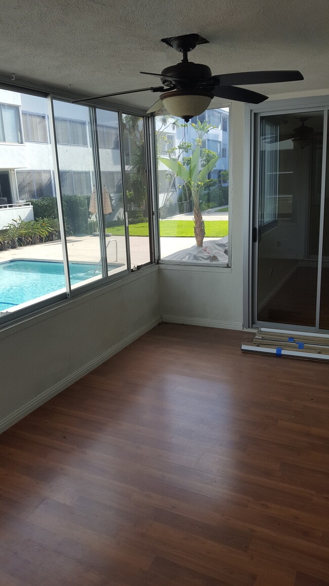 Enclosed Patio/bonus room - 8701 Delgany Ave