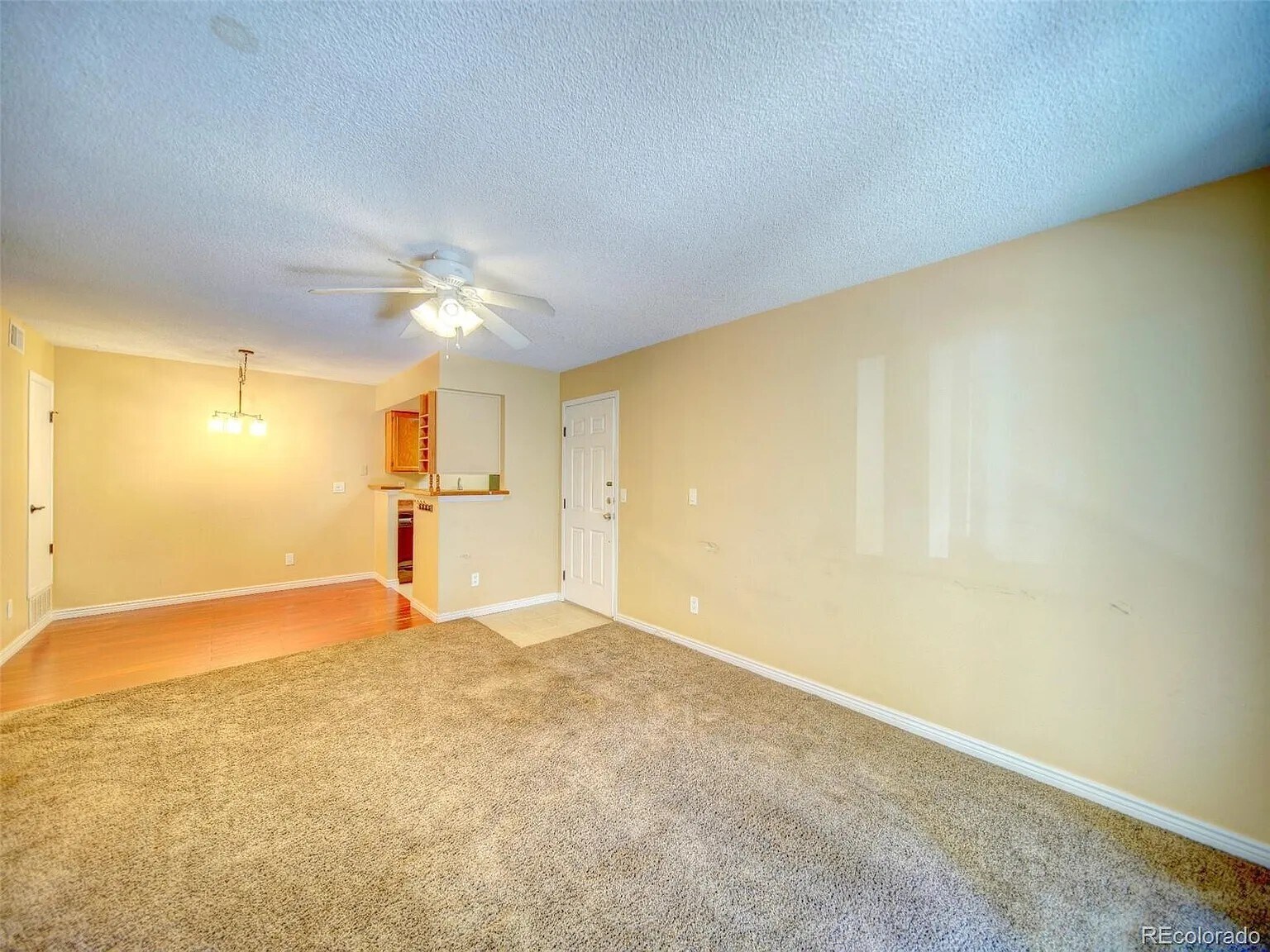 Building Photo - 922 S Walden St