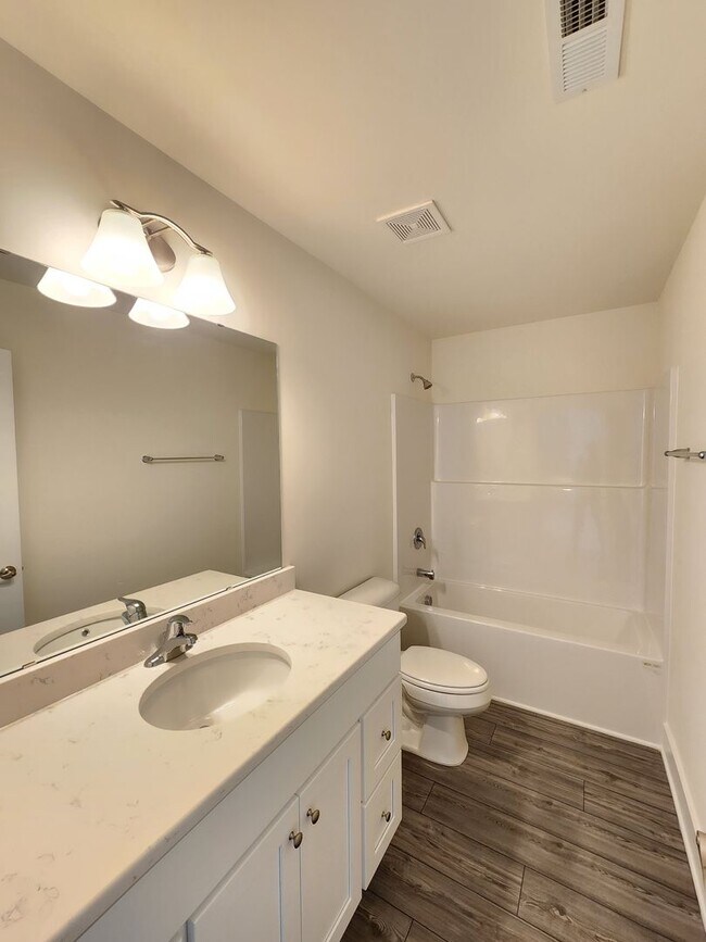 Building Photo - Black Mountain Rental!