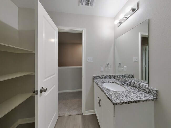 Building Photo - 10122 Cerritos dr