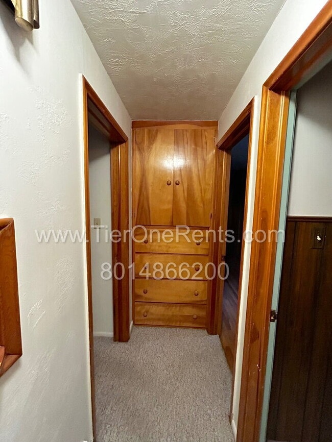 Building Photo - NO DEPOSIT option available for qualified renters!