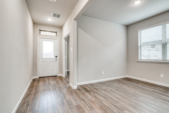 Building Photo - 5239 Amistad Dr