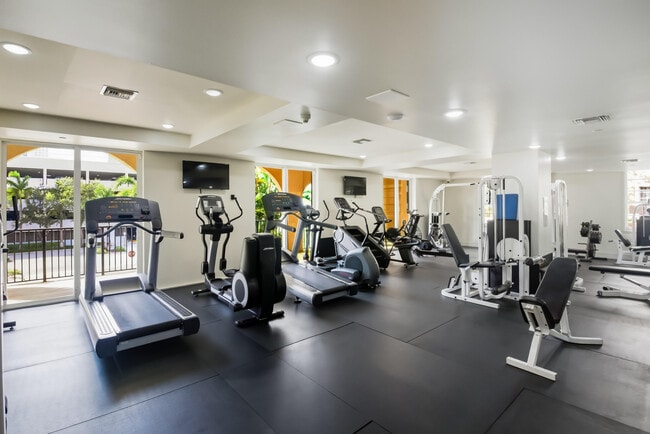 Building Photo - 520 SE 5 Ave