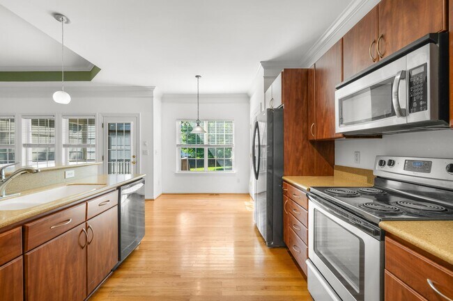 Building Photo - 8422 Bampton Dr