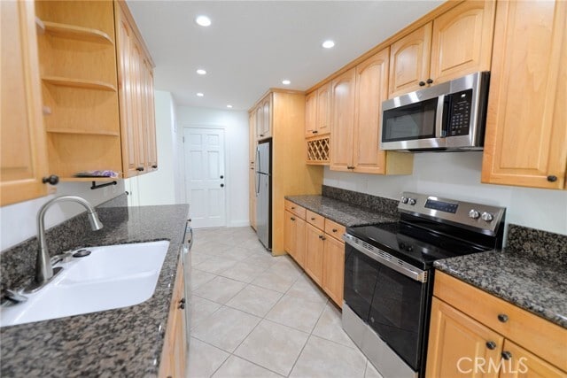 Building Photo - 484 Plaza Estival