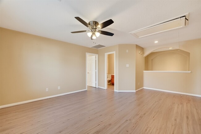 Building Photo - 910 Norfolk Dr