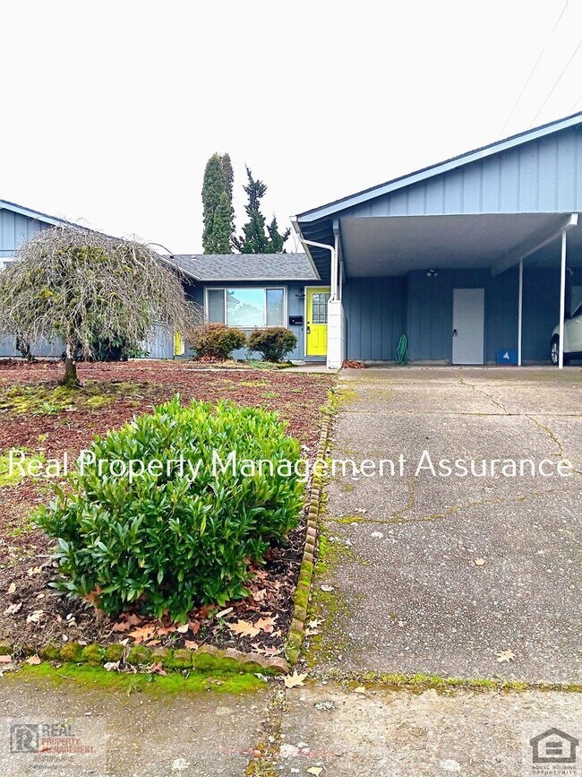 Building Photo - Charming 3BR/1.5BA Duplex Unit Now Availab...