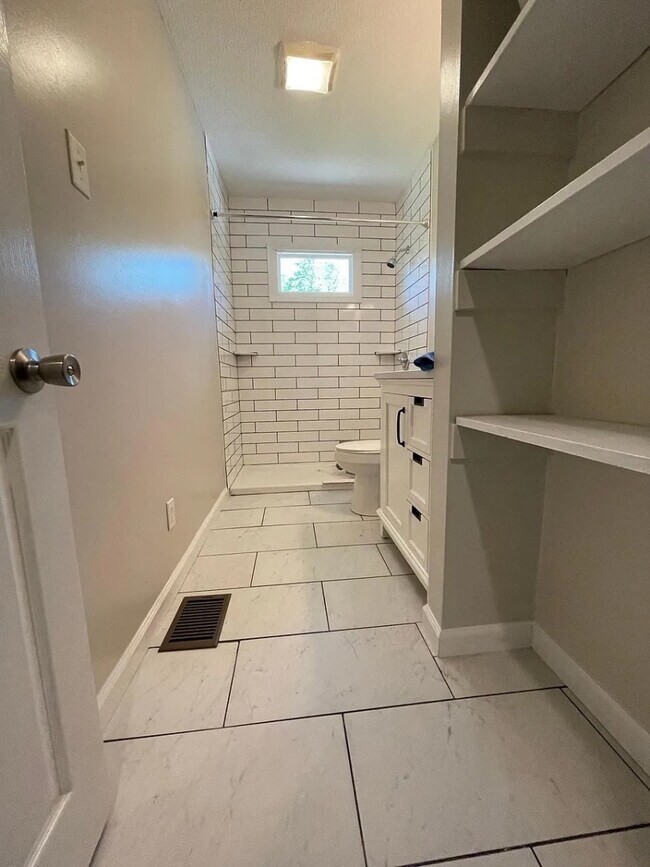 Building Photo - 1841 Dunkirk Dr