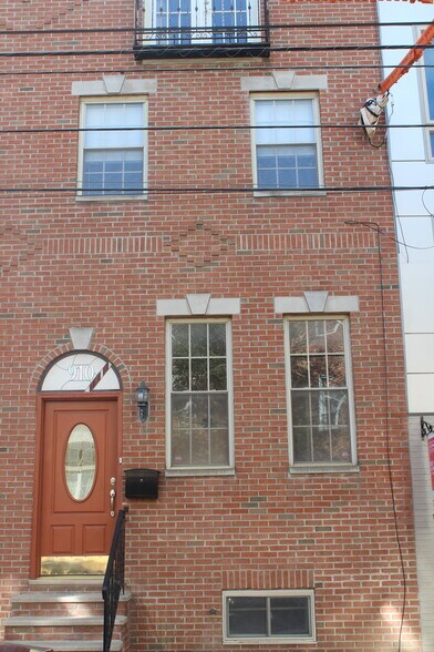 Main Door - 910 S 21st St
