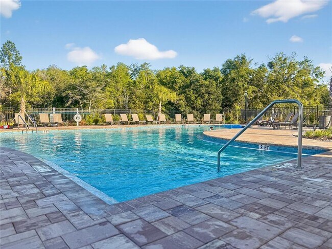 Building Photo - 2735 Skyline Lp