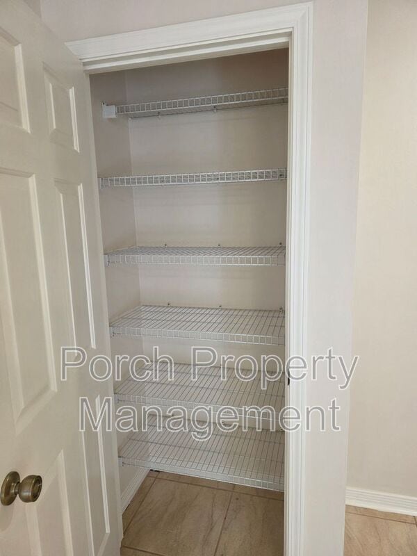 Building Photo - 303 Shoreline Dr