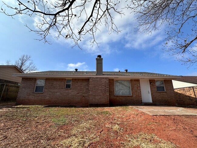 Building Photo - 4700 Clendon Way