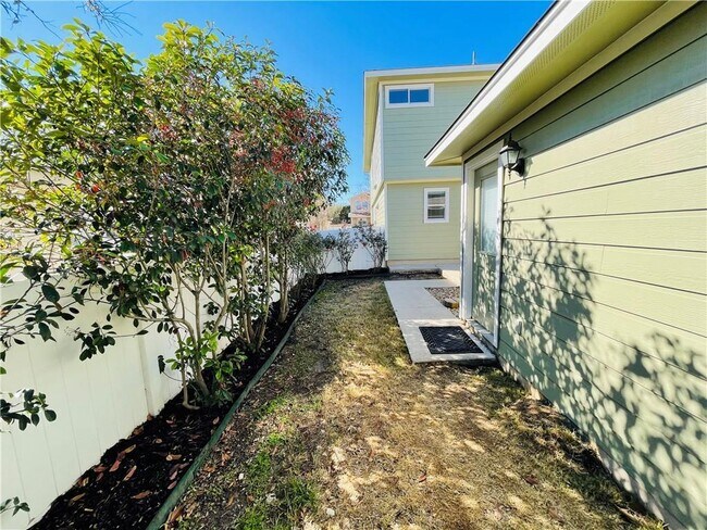 Building Photo - 1804 Lost Maples Loop