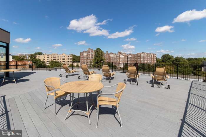 Building Photo - 2902 Porter St NW