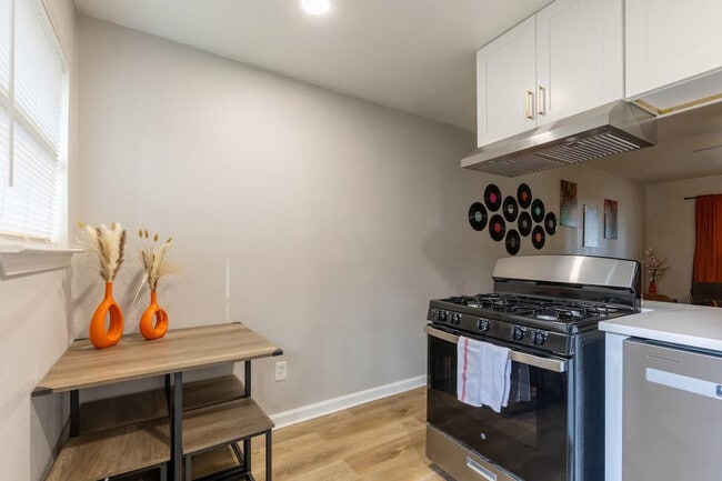 Building Photo - 6302 Manor Rd