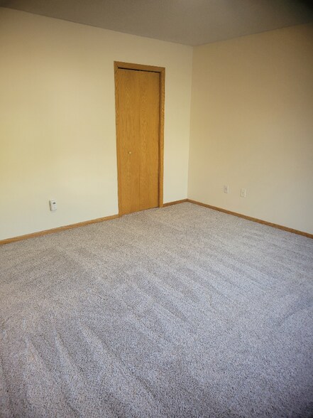 Building Photo - 9283 Troon Ct