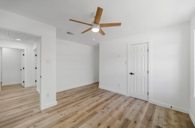 Building Photo - 3906 Simsbrook Dr