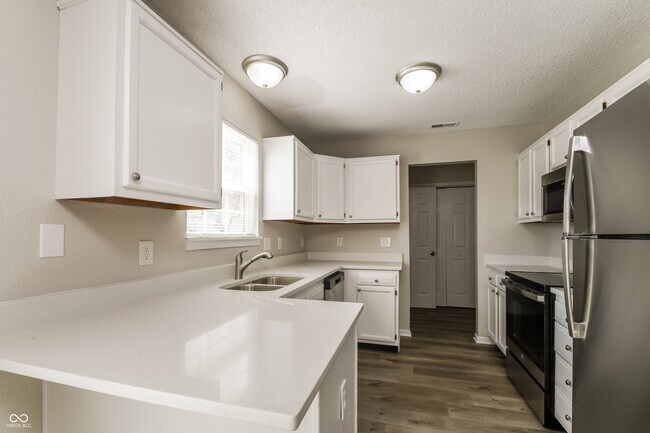 Building Photo - 265 E Pine Ridge Dr