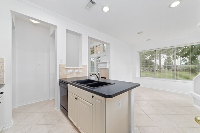 Building Photo - 8030 Loyel Pointe Dr