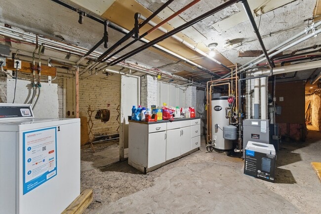 Building Photo - 60 Pleasant St