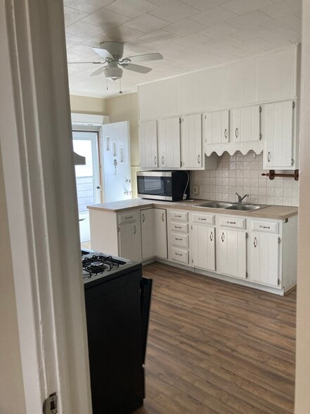 Kitchen Photo 3 - 2089 Fairview Ave